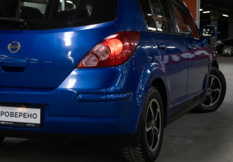 Подержанный автомобиль Nissan Tiida Hatchback 2007 года (22 фото)
