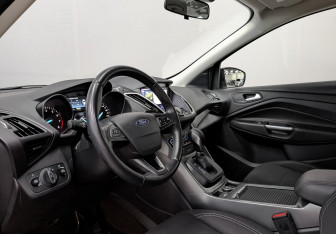 Подержанный автомобиль Ford Kuga 2018 года (15 фото)