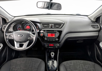 Подержанный автомобиль Kia Rio Hatchback 2014 года (14 фото)
