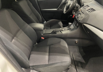 Подержанный автомобиль Mazda 3 Hatchback 2012 года (9 фото)
