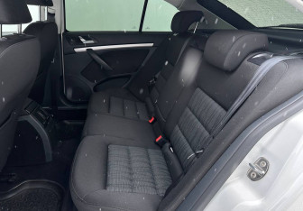 Подержанный автомобиль Skoda Octavia Liftback 2013 года (10 фото)