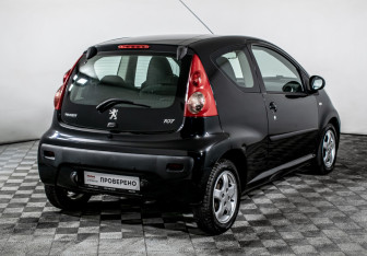 Подержанный автомобиль Peugeot 107 2011 года (5 фото)