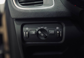 Подержанный автомобиль Volvo V40 Cross Country 2013 года (17 фото)