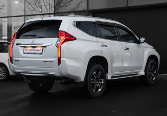 Подержанный автомобиль Mitsubishi Pajero Sport 2018 года (5 фото)