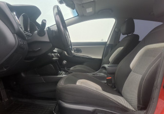 Подержанный автомобиль Kia Ceed Hatchback 2013 года (10 фото)