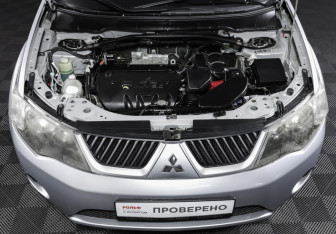 Подержанный автомобиль Mitsubishi Outlander 2008 года (9 фото)
