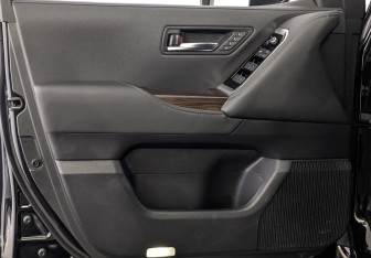 Подержанный автомобиль Toyota Land Cruiser Suv 2022 года (19 фото)