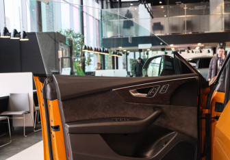 Подержанный автомобиль Audi Q8 2019 года (17 фото)
