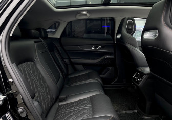 Подержанный автомобиль Changan UNI-K 2023 года (29 фото)