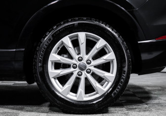 Подержанный автомобиль Audi Q3 2020 года (15 фото)