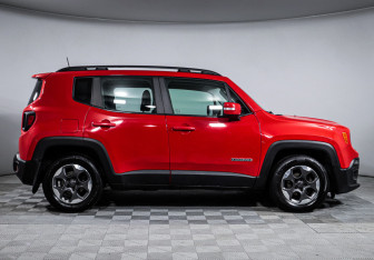 Подержанный автомобиль Jeep Renegade 2018 года (4 фото)
