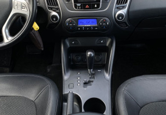 Подержанный автомобиль Hyundai ix35 2011 года (13 фото)