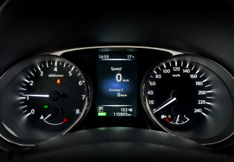 Подержанный автомобиль Nissan X-Trail 2015 года (13 фото)