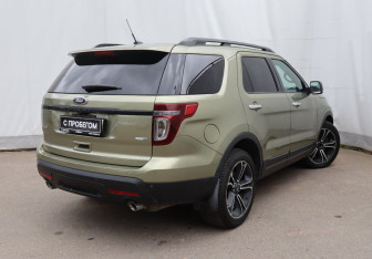 Подержанный автомобиль Ford Explorer 2014 года (4 фото)