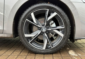 Подержанный автомобиль Skoda Octavia Liftback 2024 года (21 фото)