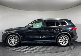 Подержанный автомобиль BMW X5 2020 года (5 фото)