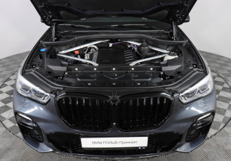 Подержанный автомобиль BMW X5 2021 года (10 фото)