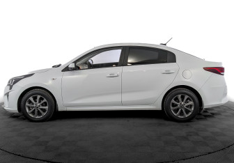 Подержанный автомобиль Kia Rio Sedan 2020 года (8 фото)