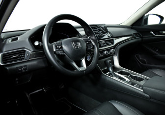 Подержанный автомобиль Honda Accord Sedan 2021 года (11 фото)