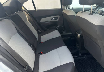 Подержанный автомобиль Chevrolet Cruze Sedan 2012 года (14 фото)