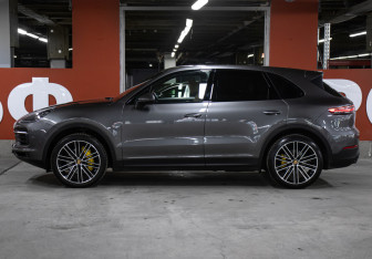 Подержанный автомобиль Porsche Cayenne 2019 года (8 фото)