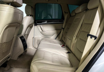 Подержанный автомобиль Volkswagen Touareg 2016 года (10 фото)