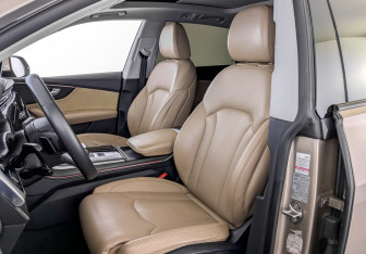 Подержанный автомобиль Audi Q8 2019 года (20 фото)