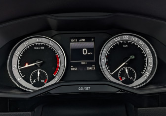 Подержанный автомобиль Skoda Superb Liftback 2016 года (16 фото)