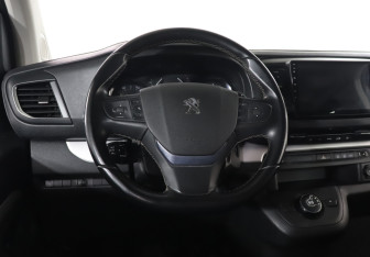 Подержанный автомобиль Peugeot Traveller 2022 года (17 фото)