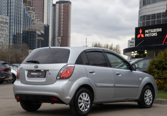 Подержанный автомобиль Kia Rio Hatchback 2010 года (4 фото)