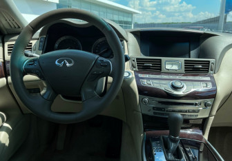 Подержанный автомобиль Infiniti M Sedan 2012 года (12 фото)
