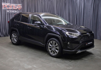 Подержанный автомобиль Toyota RAV4 2021 года (3 фото)