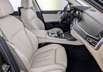 Подержанный автомобиль BMW X7 2021 года (25 фото)