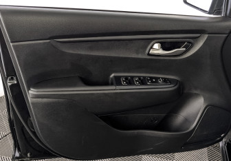 Подержанный автомобиль Kia Rio Hatchback 2021 года (17 фото)