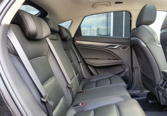 Подержанный автомобиль Geely Tugella 2022 года (25 фото)