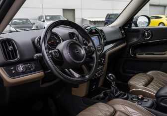 Подержанный автомобиль MINI Countryman 2019 года (11 фото)