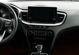 Подержанный автомобиль Kia Ceed Wagon 2021 года (15 фото)