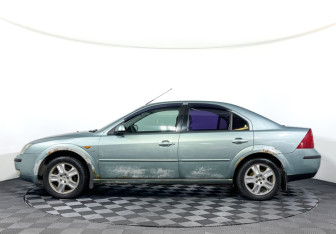 Подержанный автомобиль Ford Mondeo Sedan 2001 года (8 фото)