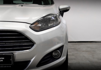 Подержанный автомобиль Ford Fiesta Sedan 2016 года (17 фото)