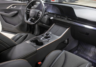 Подержанный автомобиль Omoda C5 2024 года (11 фото)