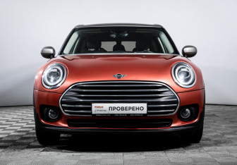 Подержанный автомобиль MINI Clubman Wagon 2019 года (2 фото)
