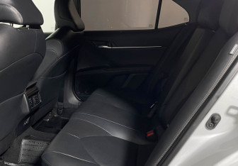 Подержанный автомобиль Toyota Camry Sedan 2019 года (10 фото)