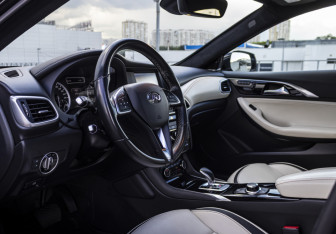 Подержанный автомобиль Infiniti Q30 2017 года (9 фото)