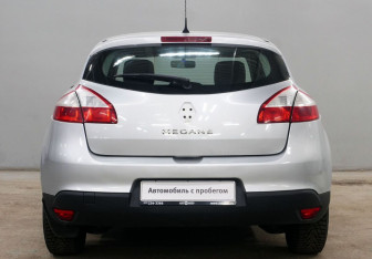 Подержанный автомобиль Renault Megane Hatchback 2012 года (7 фото)