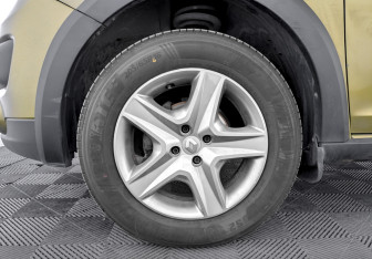 Подержанный автомобиль Renault Sandero 2018 года (18 фото)