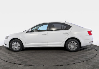 Подержанный автомобиль Skoda Octavia Liftback 2019 года (8 фото)