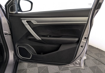 Подержанный автомобиль Geely Coolray 2023 года (25 фото)