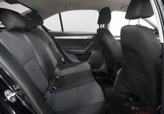 Подержанный автомобиль Skoda Octavia Liftback 2013 года (12 фото)