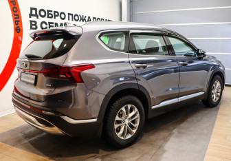 Подержанный автомобиль Hyundai Santa Fe 2021 года (4 фото)