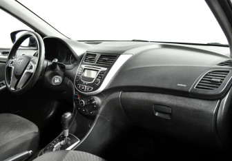 Подержанный автомобиль Hyundai Solaris Hatchback 2012 года (7 фото)